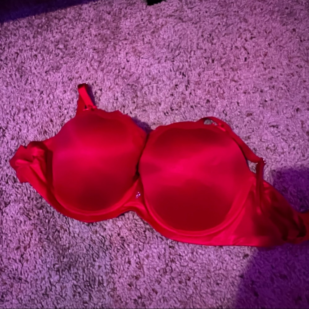 Red Victoria’s secret Bra 34DDD 3 Clasp